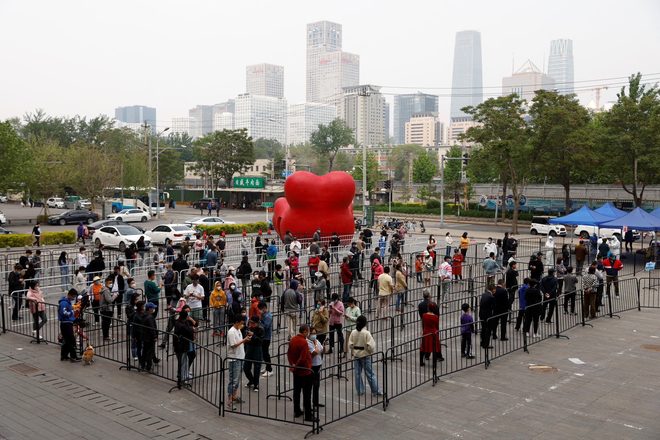 طابور انتظار للخضوع لفحص كورونا في بكين