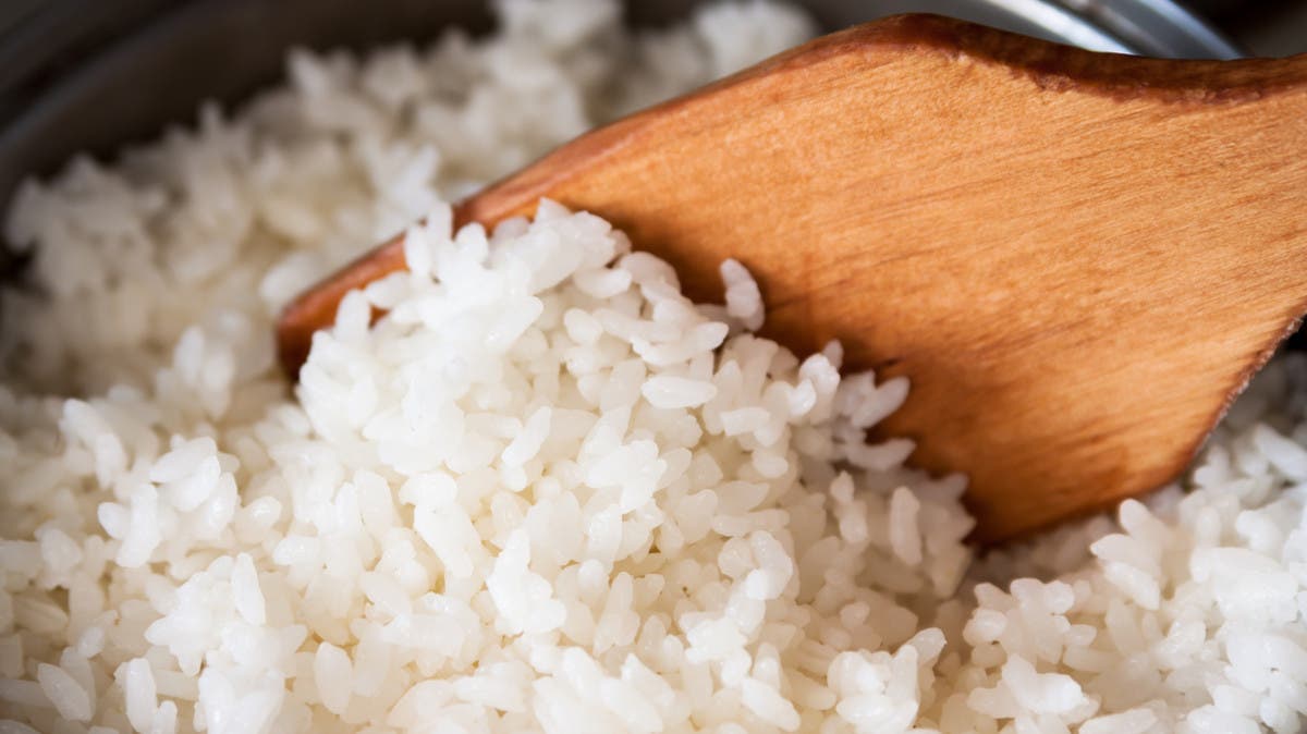 الأرز المطبوخ المتبقي.. هل تناوله يمثل خطراً على الصحة؟