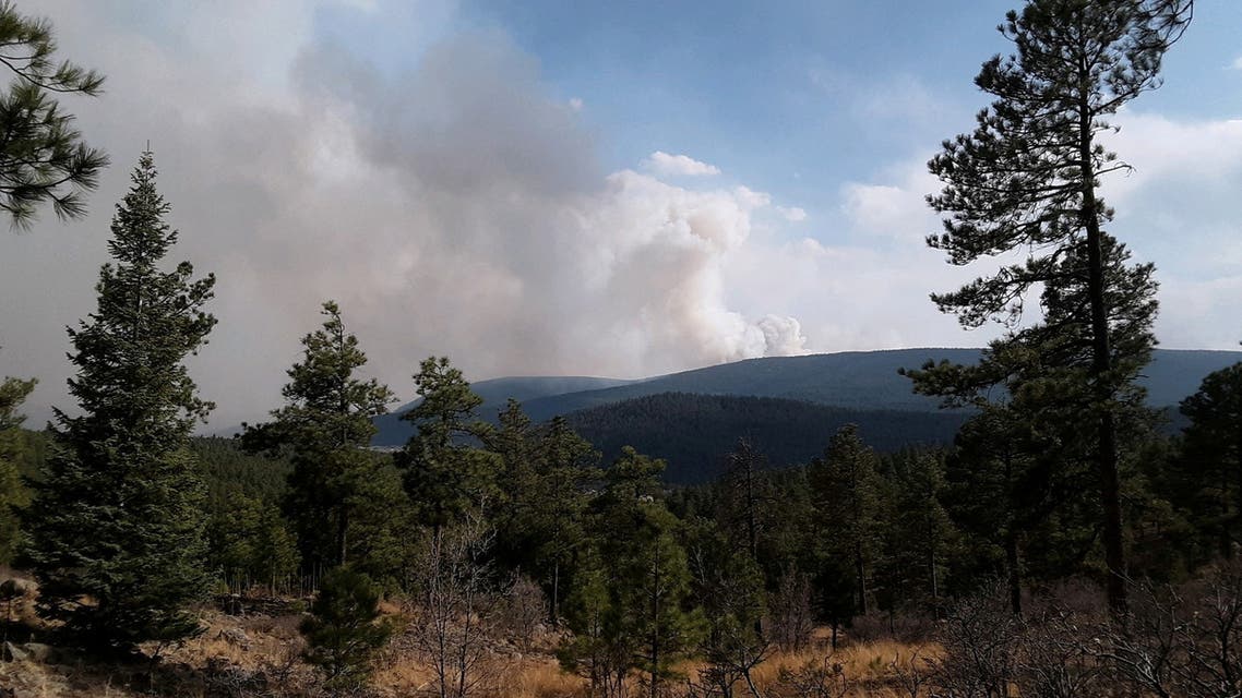 FILE PHOTO: The Calf Canyon fire burns in mountains south of Mora, New Mexico, U.S. April 25, 2022. Picture taken April 25, 2022. REUTERS/Andrew Hay/File Photo