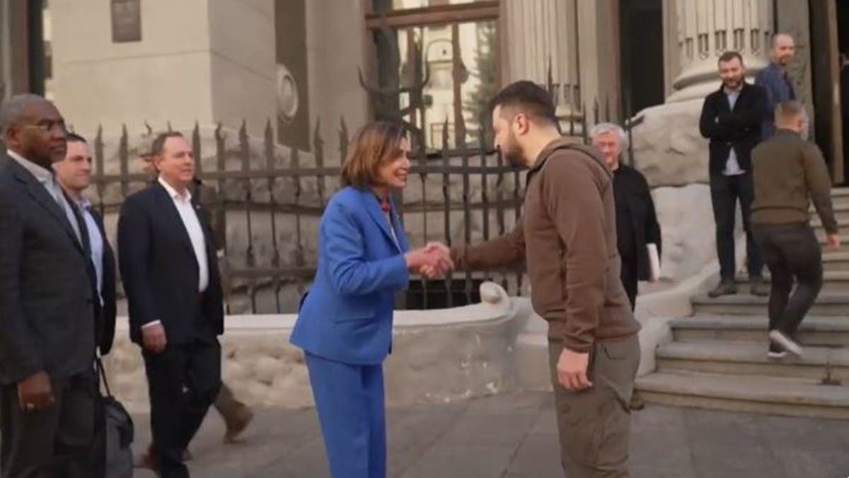 زيلينسكي يلتقي نانسي بيلوسي في كييف