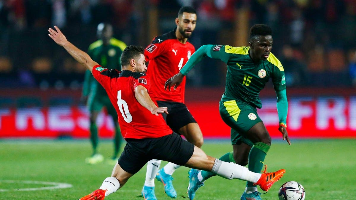 “فيفا” يفرض غرامة على السنغال بسبب أحداث مباراة مصر