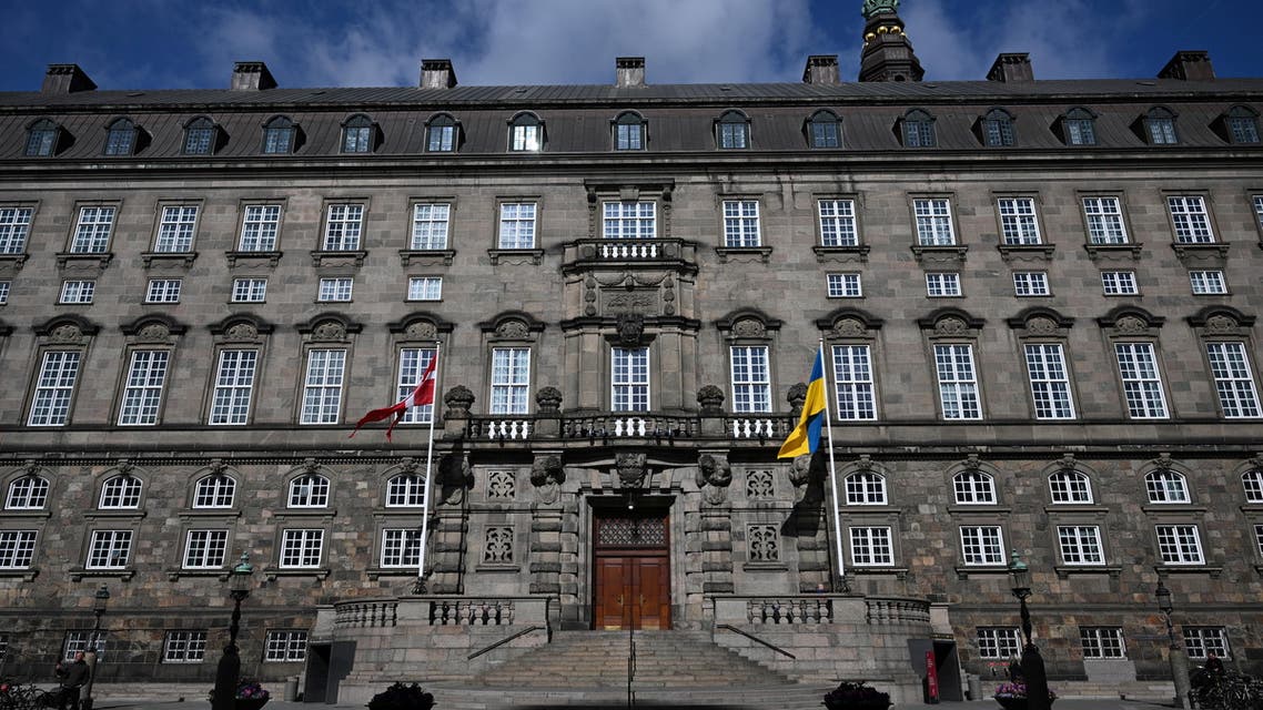 The Denmark's and Ukraine's national flags are seen outside the main entrance to the Danish Parliament, Folketinget moments before members of the Danish Parliament will watch the Ukrainian President, Volodymyr Zelenskiy, give a speech via a video link, at Christiansborg Palace in Copenhagen, Denmark March 29, 2022. (File photo: Reuters)