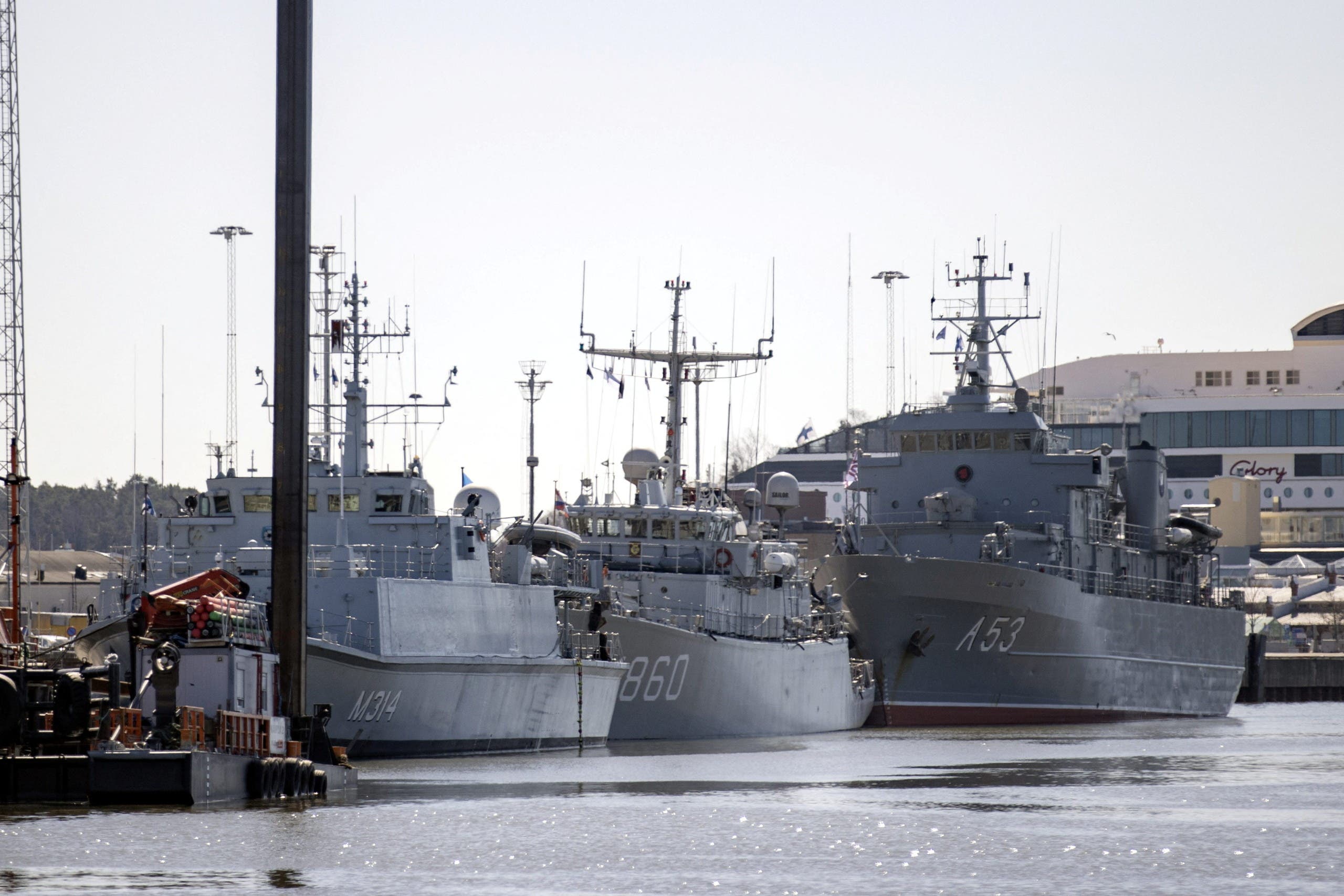 3 سفن عسكرية تابعة للناتو ترسو في ميناء فنلندي في أبريل الماضي استعداداً لتمارين مشتركة