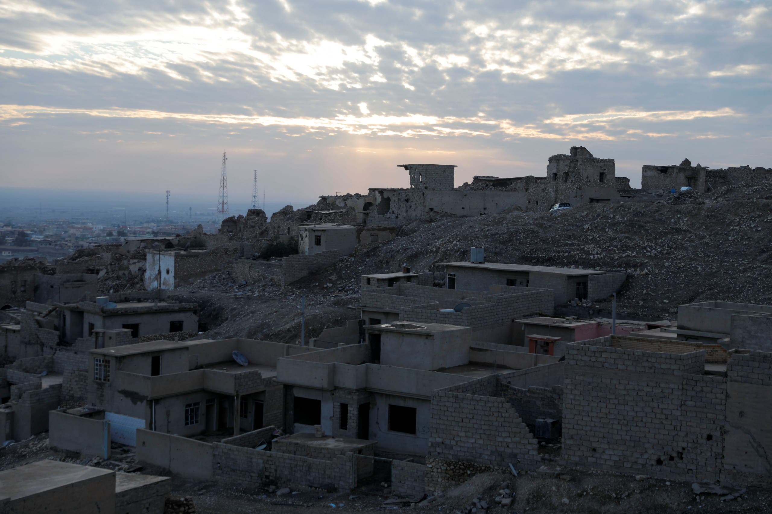 نزوح أكثر من 10 آلاف في سنجار إثر اشتباكات بين الجيش العراقي ومقاتلين ايزيديين