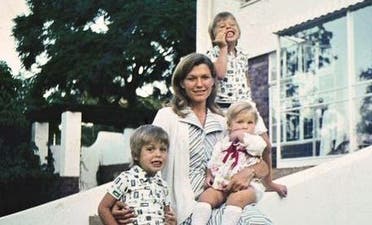 صورة أرشيفية متداولة لماي ماسك وأطفالها
