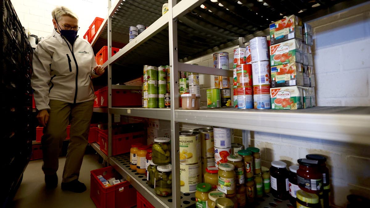 دولة أوروبية تخشى حدوث “كارثة”.. دعت مواطنيها لتخزين الطعام في المنازل