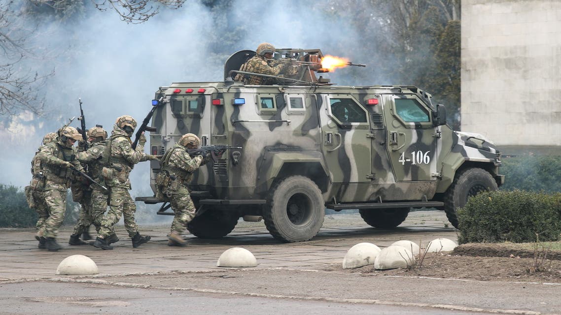 قوات أمن أوكرانية في خيرسون - رويترز