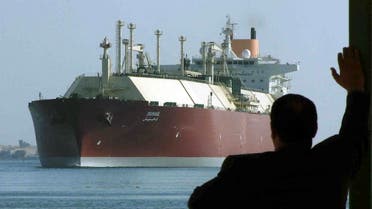 A man looks as the Qatari Liquefied Natural Gas (LNG) tanker DUHAIL crosses through the Suez Canal April 1, 2008. (File photo: Reuters)
