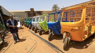 قصة "توك توك" كهربائي ينافس عربات الوقود في السودان