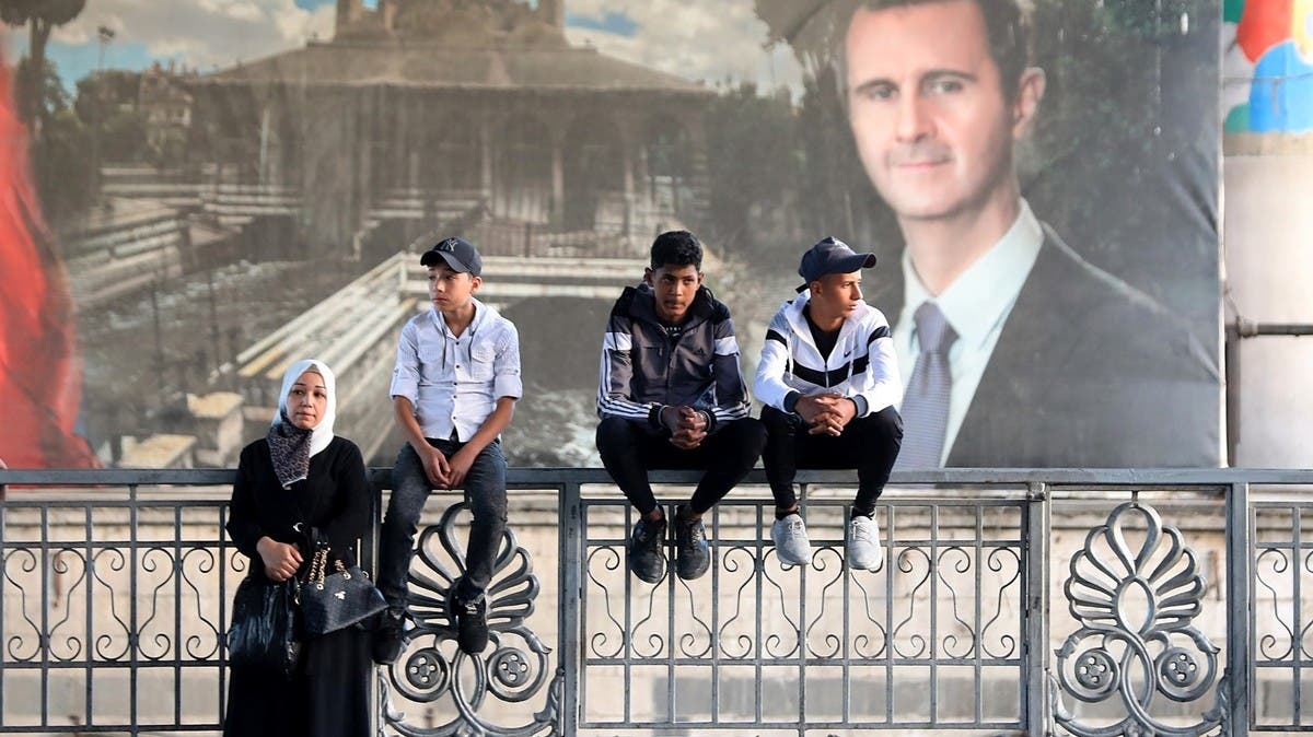 بعيون حائرة في دمشق.. أمهات انتظرن خروج أحبائهن من السجن