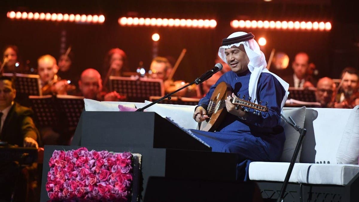 محمد عبده يعايد جمهور أبها بـ”أغنية العيد”