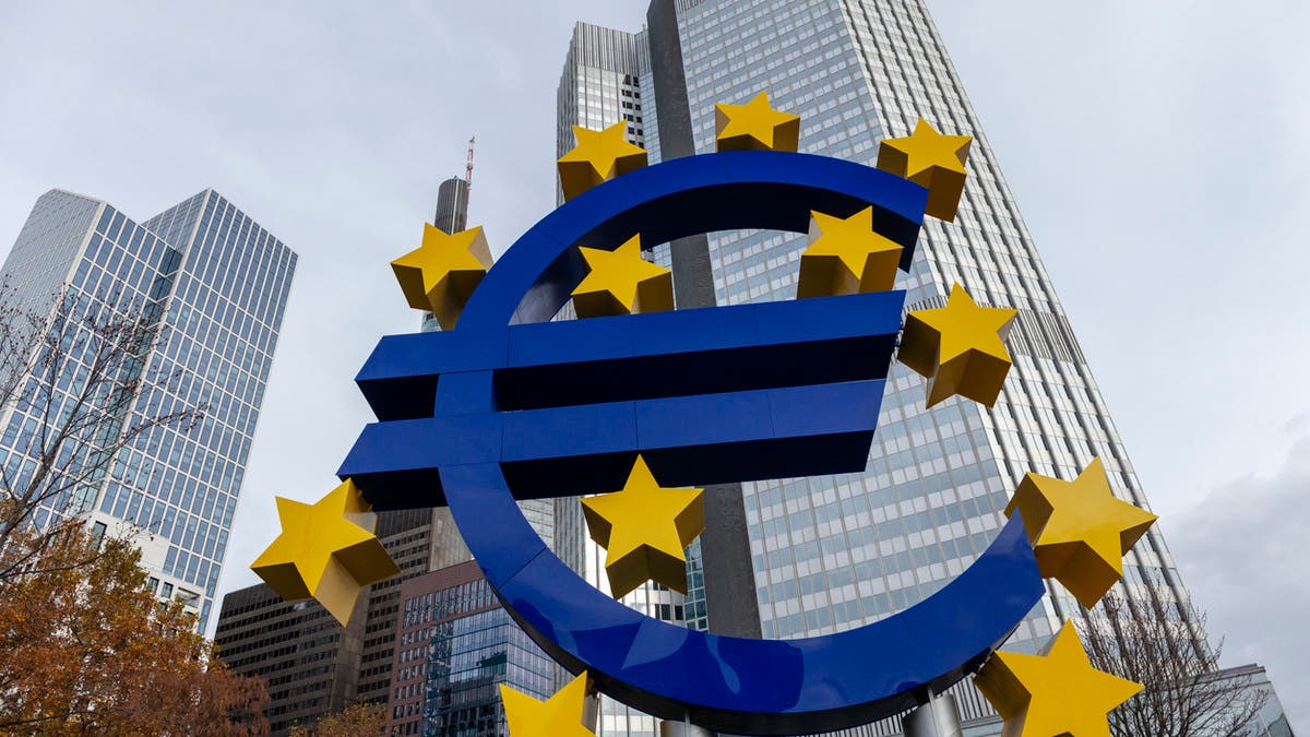 مسؤول في المركزي الأوروبي يدعو لرفع الفائدة 50 نقطة أساس