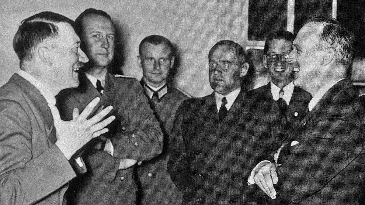 هتلر رفقة فون ريبنتروب