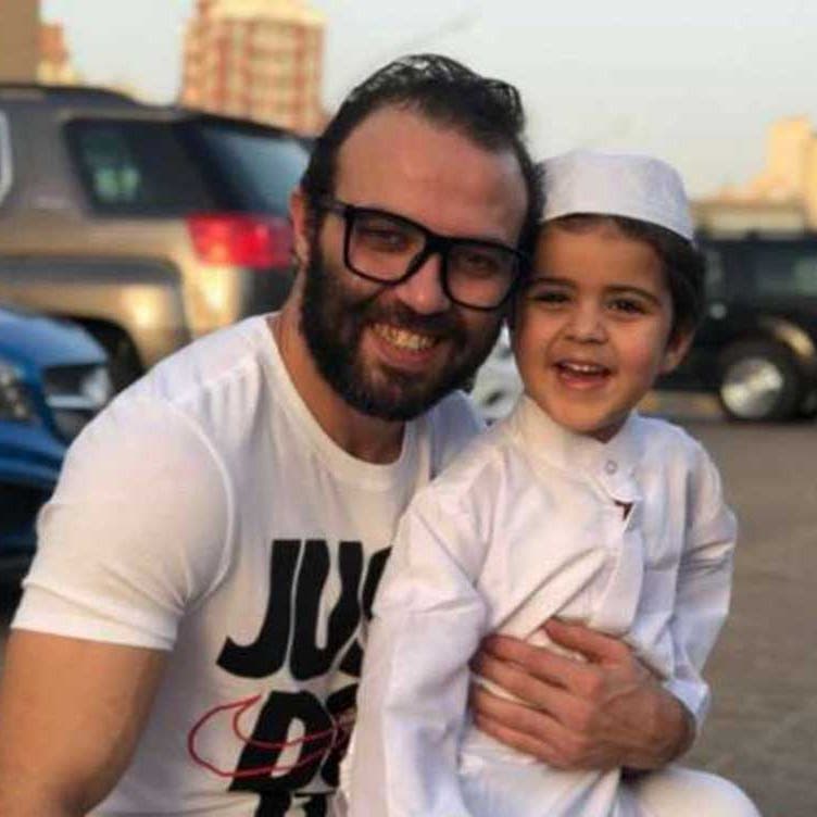 أب مصري يشعل مواقع التواصل.. أخرج زكاة الفطر عن طفله الغائب منذ 3 سنوات
