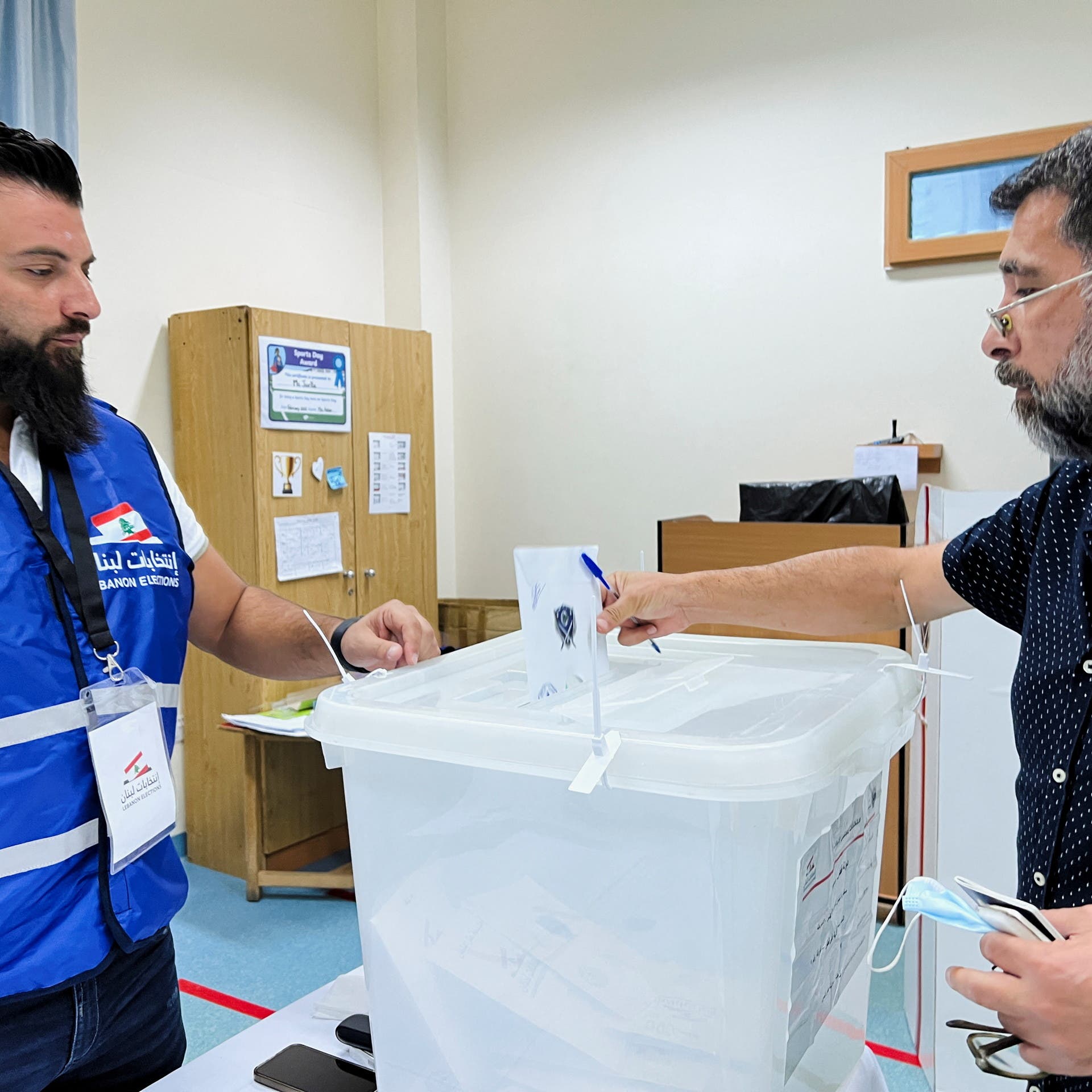المغتربون اللبنانيون يبدأون الاقتراع بالانتخابات البرلمانية