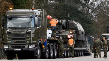 A Howitzer of the German armed forces Bundeswehr is loaded onto a truck to Lithuania at the Bundeswehr military base in Munster, Germany, February 14, 2022. (File photo: Reuters)