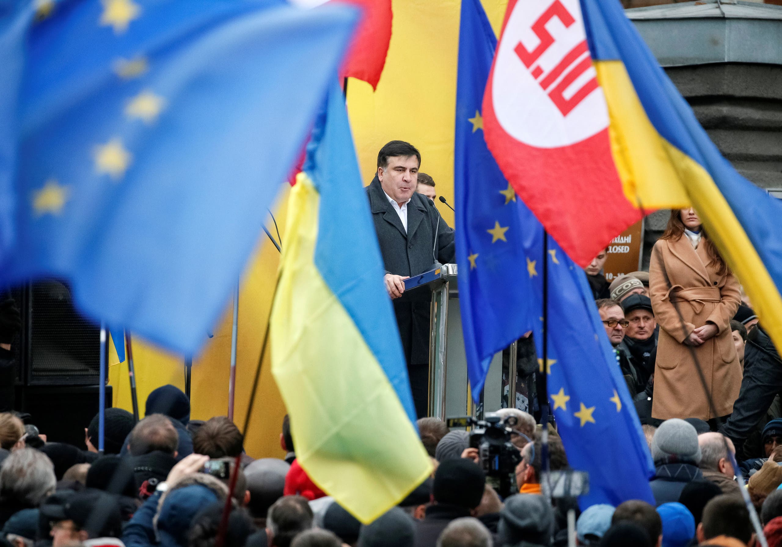 ساكاشفيلي يلقي خطاباً في وسط كييف في 2016 بصفته حاكماً لأوديسا