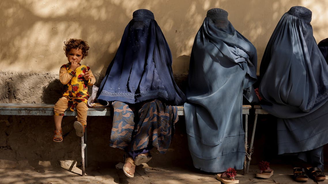 A girl sits with women wearing burqas outside a hospital in Kabul, Afghanistan October 5, 2021. (File photo: Reuters)