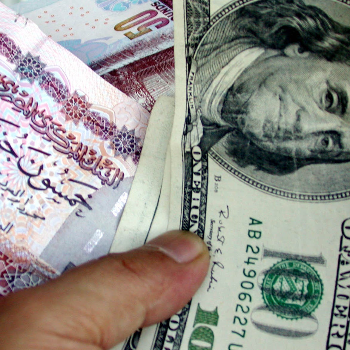 سعر الدولار مقابل الجنيه المصري يربك حسابات المضاربين.. وتوقف السوق السوداء