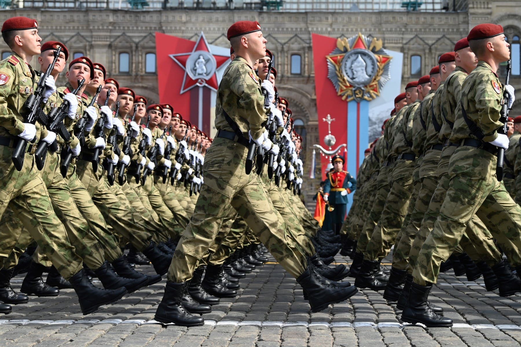 قوات روسية في موسكو (أ ف ب)