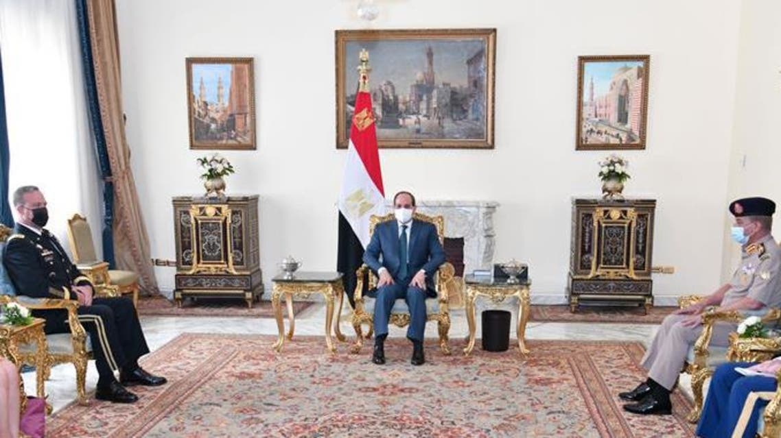 Egypt's President Abdel Fattah El-Sisi received Commander of US Central Command (CENTCOM) General Michael E. Kurilla on May 9, 2022. (Egyptian presidency)