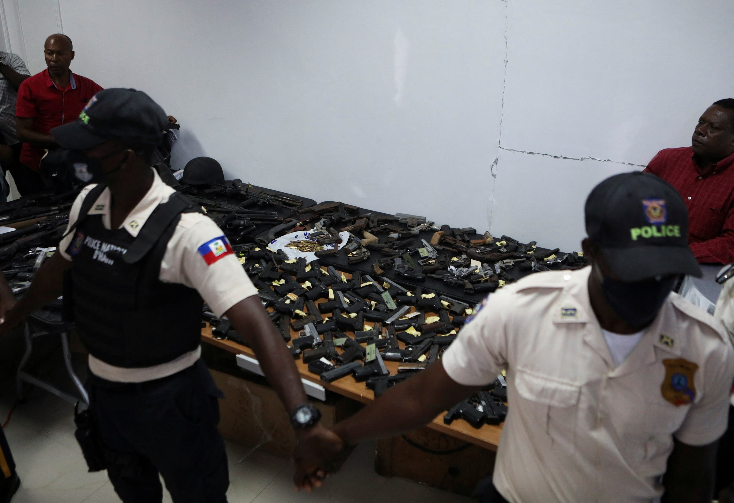 الأمن الهايتي يضبط كمية من الأسلحة من العصابات