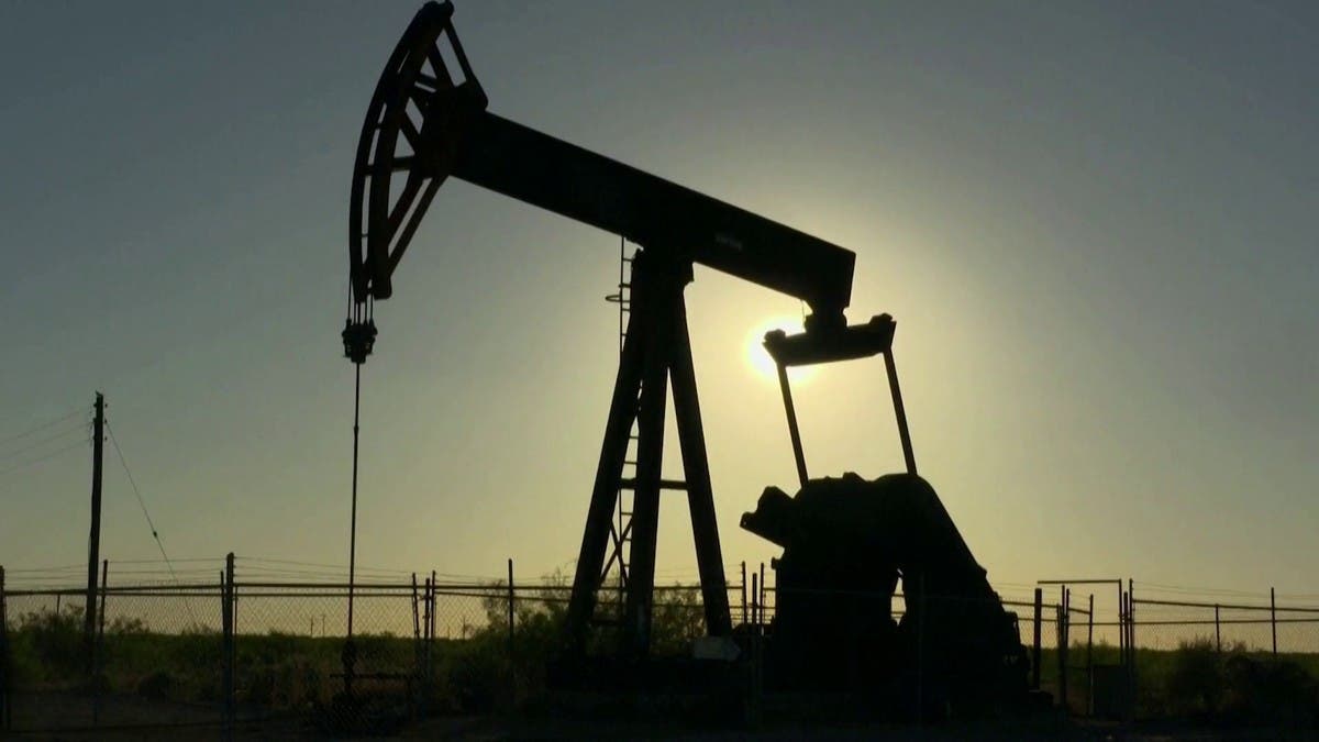 أسعار النفط تسجل أعلى مستوياتها في شهرين.. وبرنت قرب من 120 دولاراً