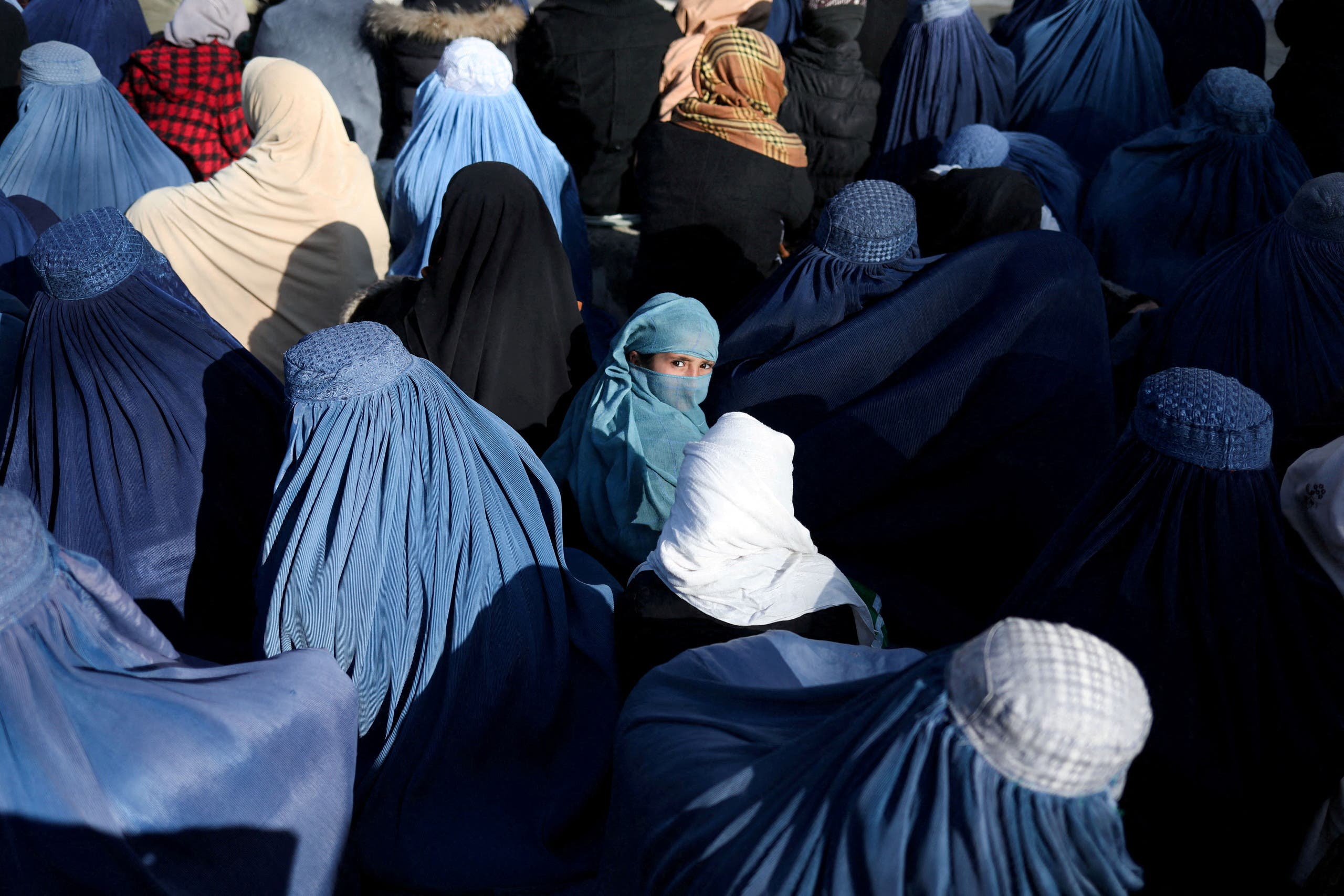 أفغانيات يرتدين البرقع في كابل في يناير الماضي