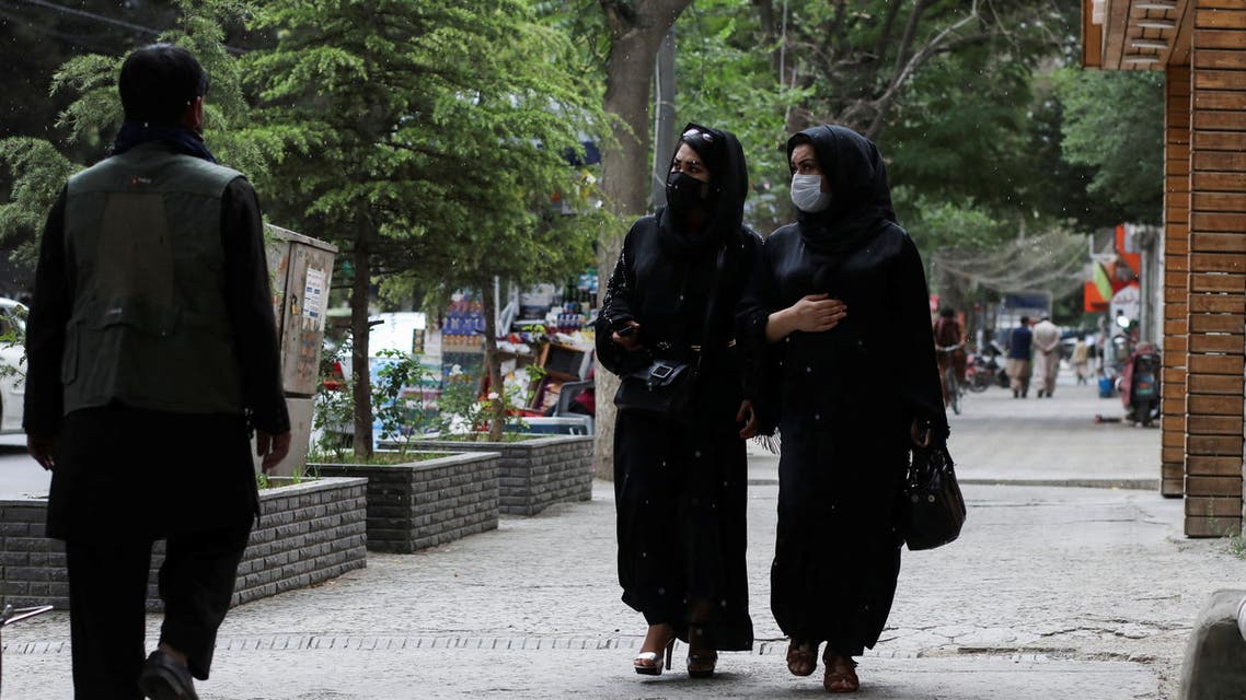 Afghan women walk on a street in Kabul, Afghanistan, May 9, 2022. (File photo: Reuters)