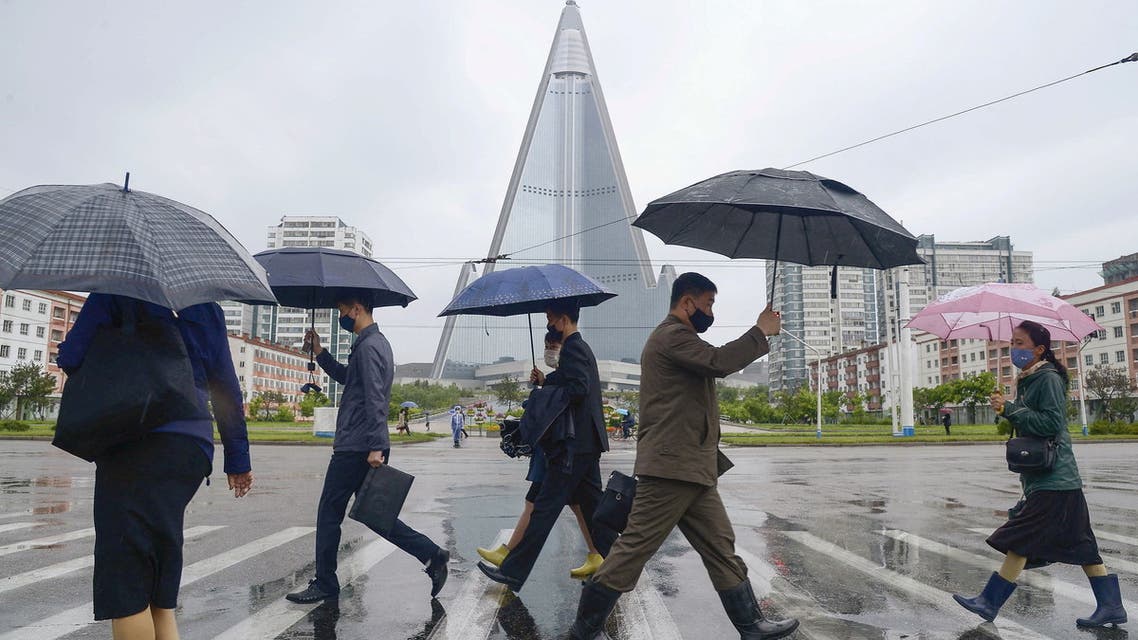 People wearing protective face masks walk amid concerns over the new coronavirus disease (COVID-19) in Pyongyang, North Korea May 15, 2020, in this photo released by Kyodo. (File photo: Reuters)