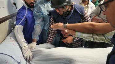 جثمان أبو عاقلة في مستشفى جنين (أ ف ب)