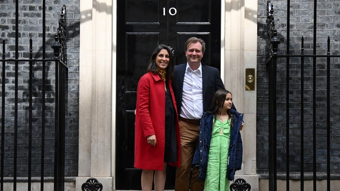 Nazanin Zaghari-Ratcliffe (L), her daughter Gabriella (R) and her husband Richard Ratcliffe arrive for a meeting at 10 Downing Street in central London on May 13, 2022. (AFP)