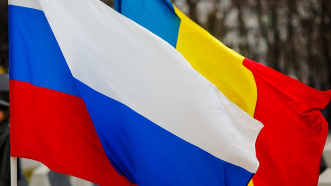 علم رومانيا وروسيا (iStock)