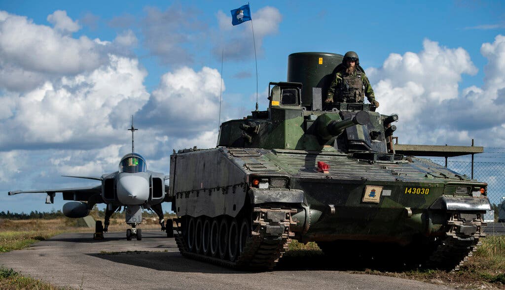 دبابة تابعة للقوات السويدية (أ ف)