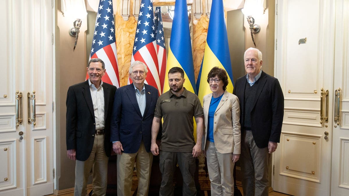 بالصور.. وفد من الكونغرس الأميركي يلتقي زيلينسكي بكييف