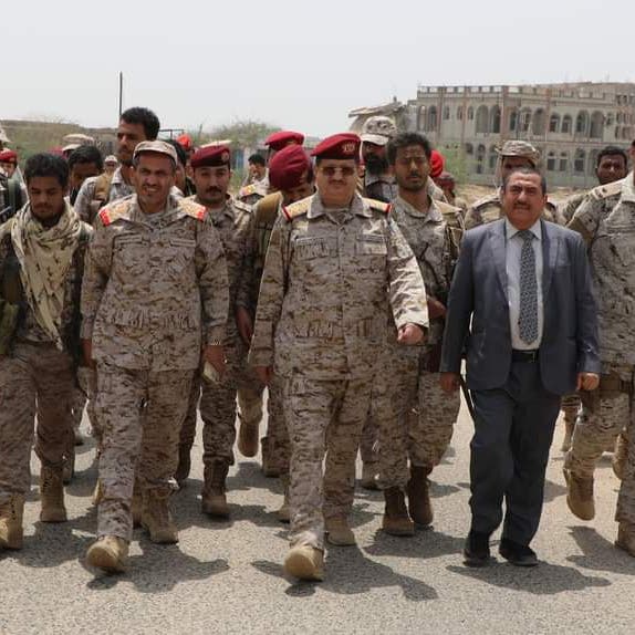 وزير الدفاع اليمني: نحتفظ بحق الرد على خروقات الحوثي للهدنة  