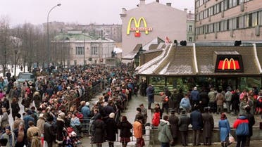 In this file photo taken on January 31, 1990, Soviet customers stand in line outside the just opened first McDonald's in the Soviet Union at Moscow's Pushkin Square. (File photo: AFP)