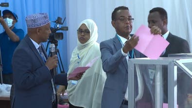 البرلمان الصومالي ينتخب حسن شيخ محمود رئيساً للبلاد 