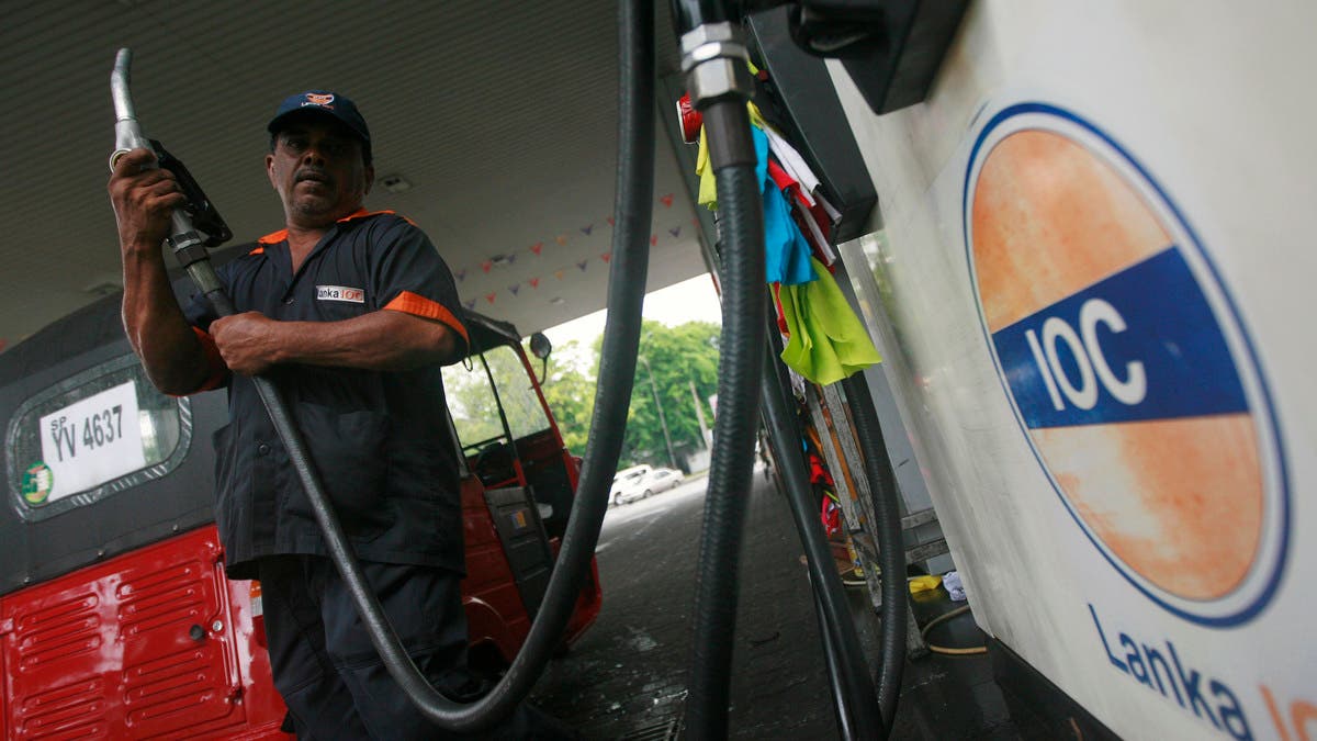 وسط أزمة اقتصادية طاحنة.. سريلانكا تتفاوض على شراء النفط الروسي 
