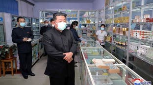 زعيم كوريا الشمالية يتفقد صيدلية وكورونا يضرب بقوة
