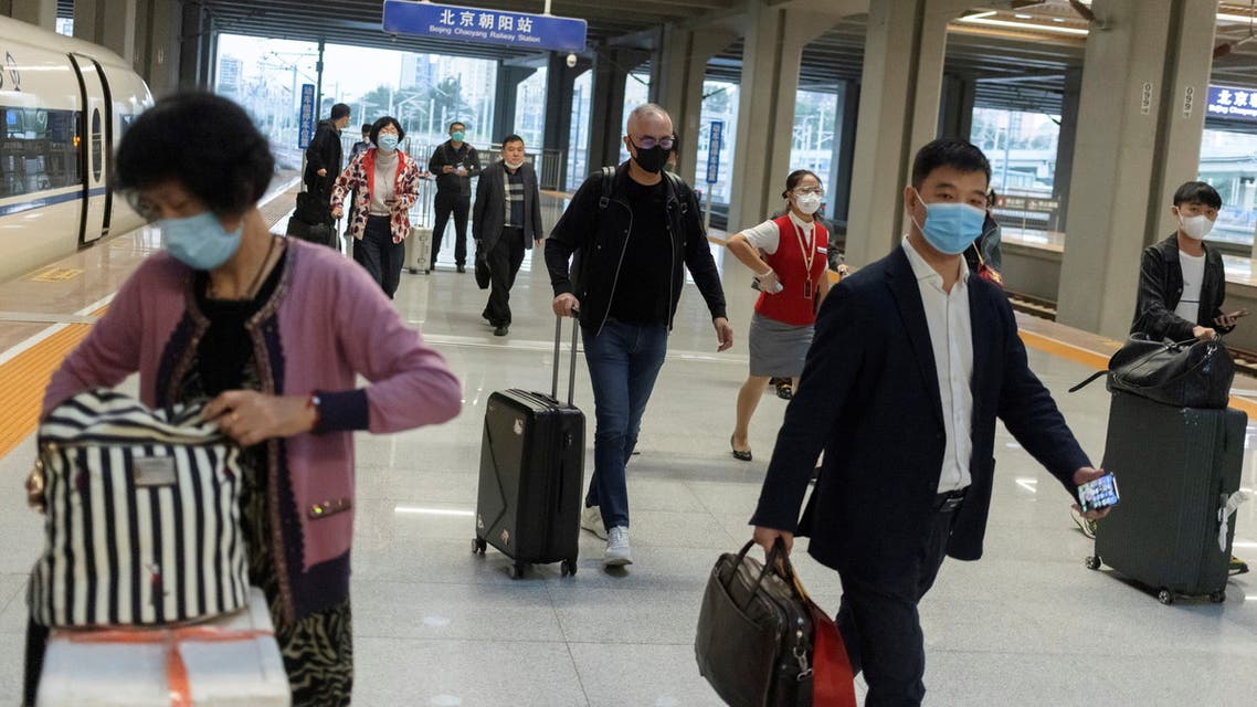Travellers arrive at a train station ahead of China's upcoming Golden Week holiday following the coronavirus disease (COVID-19) outbreak, in Beijing, China September 29, 2021. (File photo: Reuters)