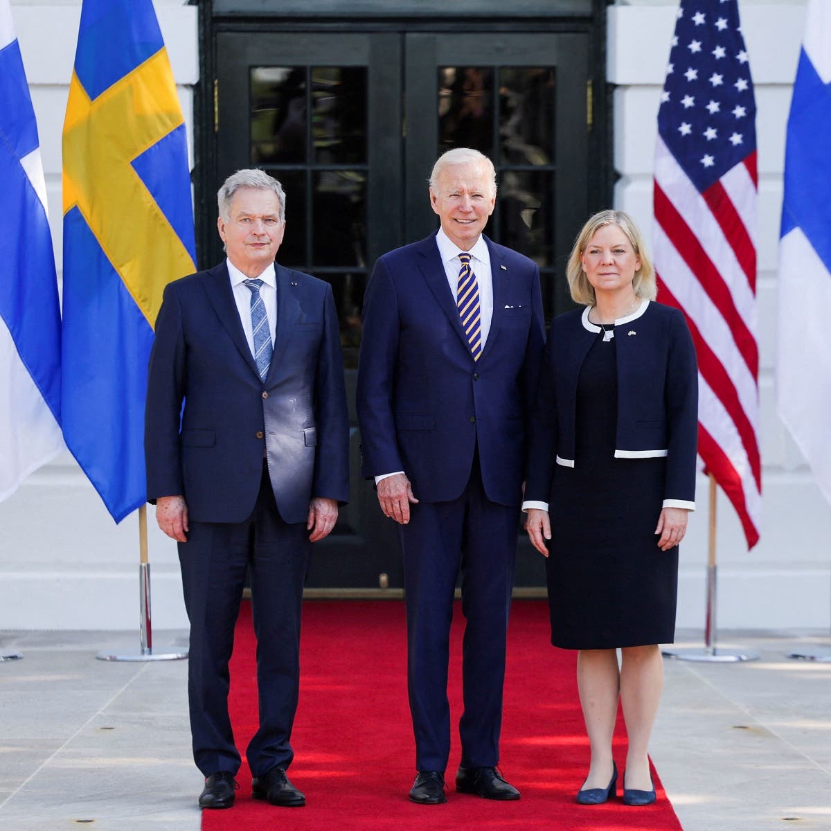 بايدن يلتقي زعيمي السويد وفنلندا ويدعم انضمام بلديهما للناتو