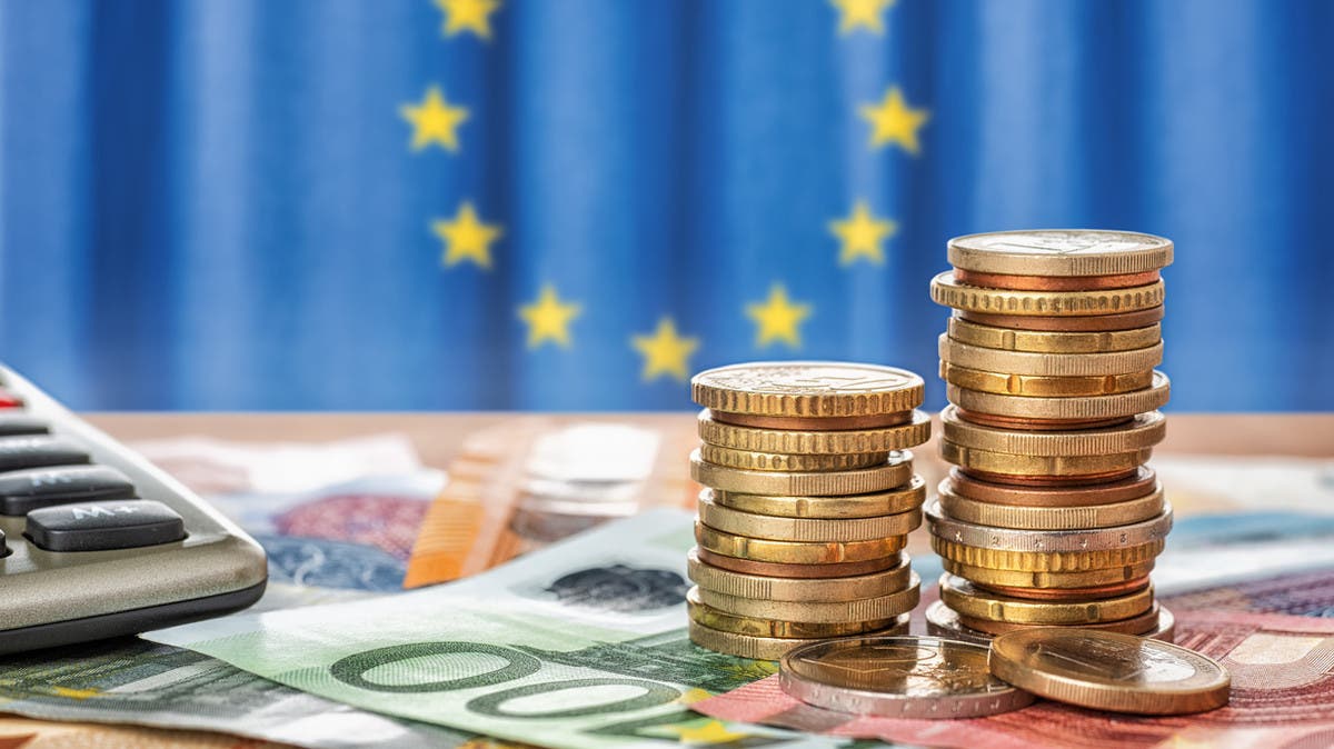اليورو يشهد بعض الانتعاش وسط التركيز على توقعات رفع الفائدة