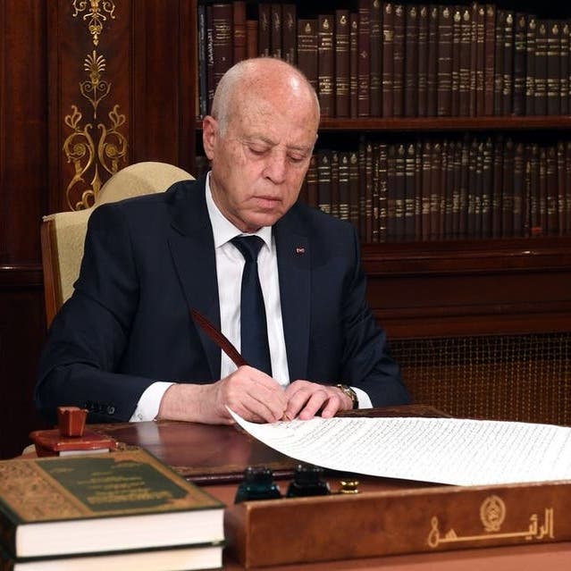 بعد الجدل.. تفاصيل عن نسخة دستور تونس المعدّلة