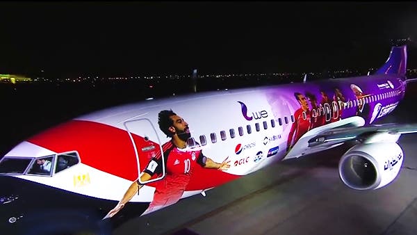 طائرة المنتخب المصري مع صورة صلاح