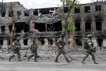 قوات روسية في ماريوبول جنوب شرق أوكرانيا(رويترز)
