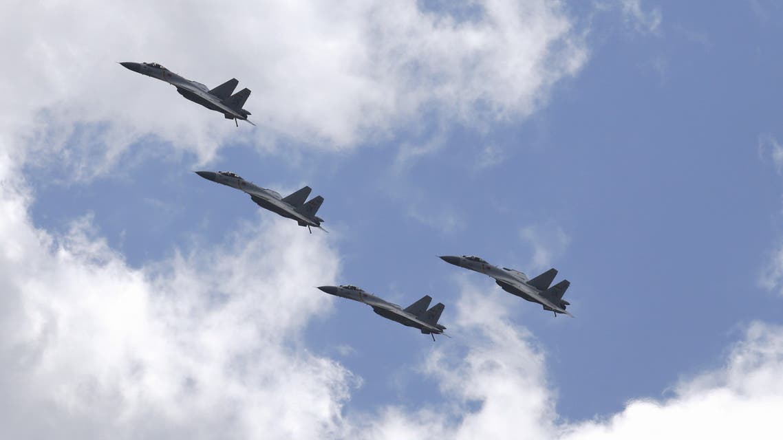 J-11B fighter jets of the Chinese Air Force fly in formation during a training session for the upcoming parade marking the 70th anniversary of the end of World War Two, on the outskirts of Beijing, July 2, 2015. (File photo: Reuters)