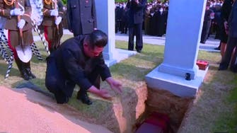 شاهد أغرب فيديو لدكتاتور كوريا وهو متأثر بجنازة أحد العسكريين  