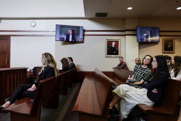 الحضور في المحكمة يستمع لشهادة كيت موس