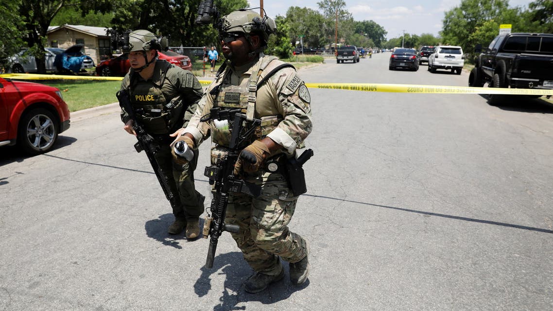 Law enforcement personnel run away from the scene of a suspected shooting near Robb Elementary School in Uvalde, Texas, U.S. May 24, 2022. (Reuters)